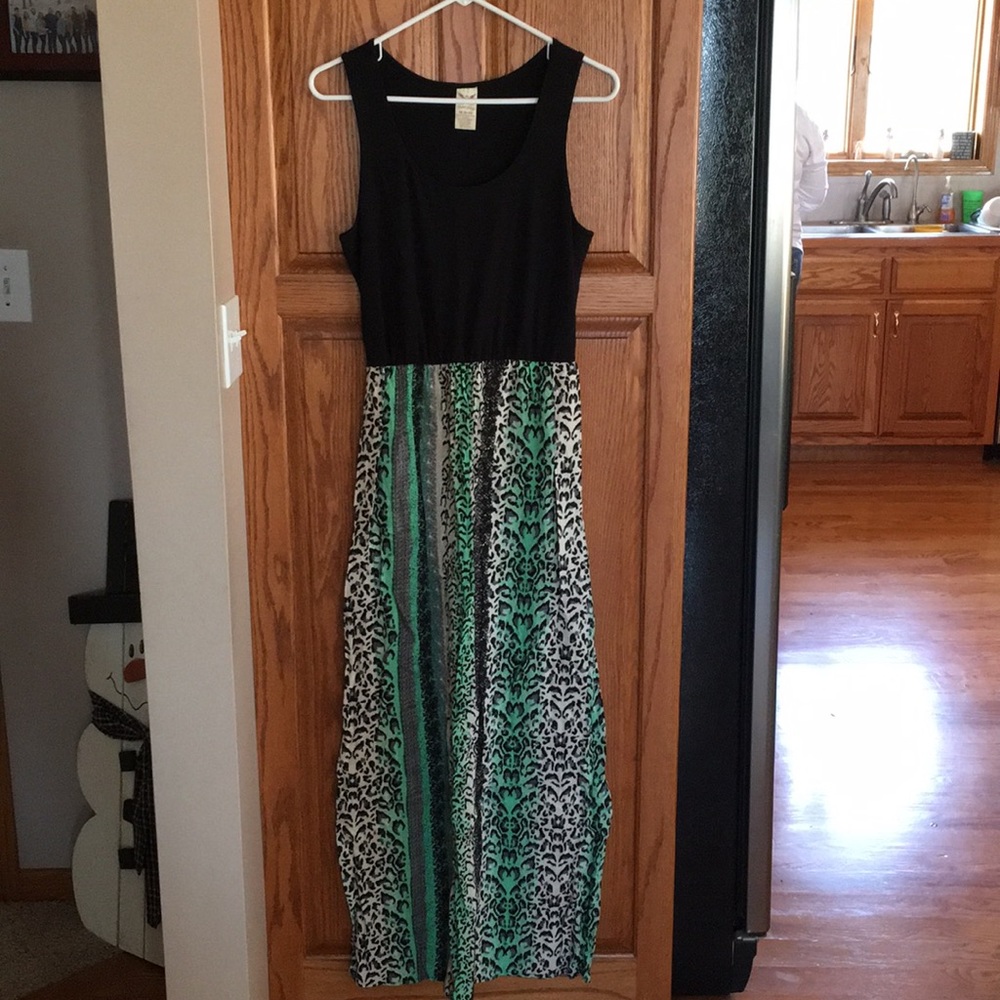 Faded Glory Black and Green Maxi Dress